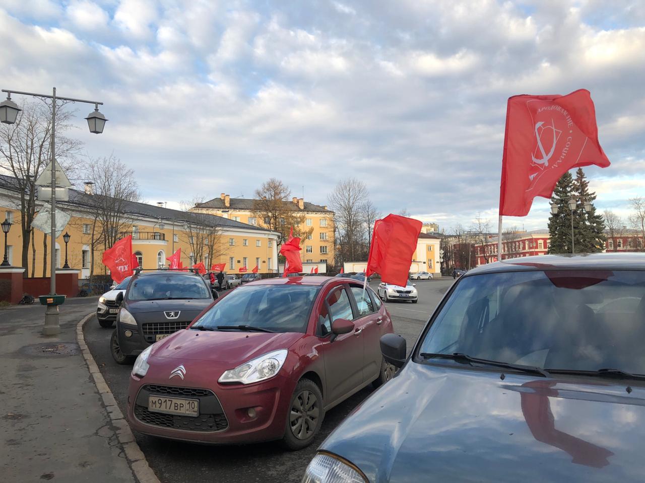 Красная колонна проехала по Петрозаводску и Кондопоге (ФОТО) 