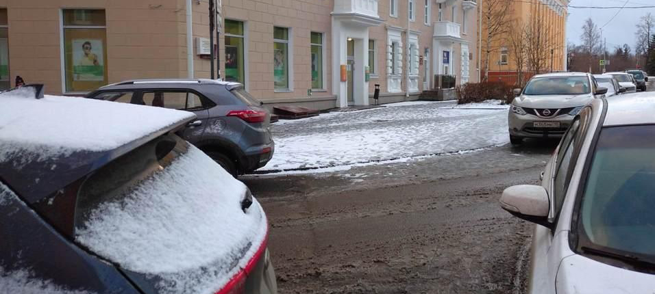Две пожилые женщины попали под машину в Петрозаводске