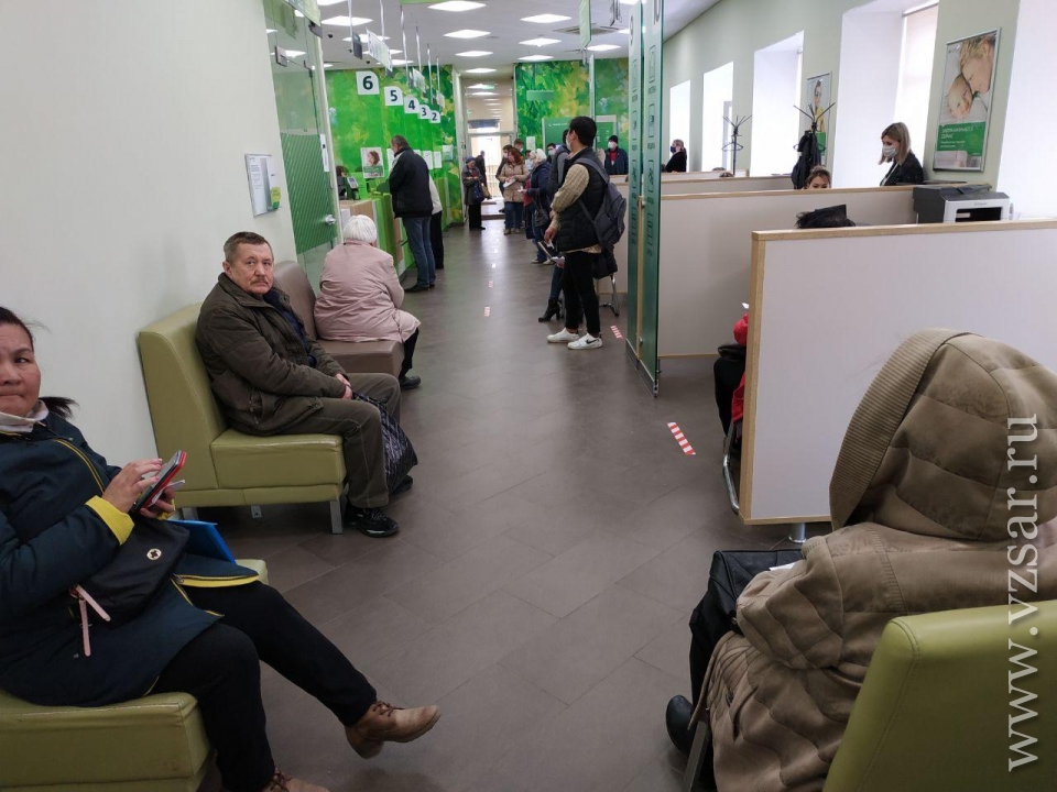 Парфенчиков объяснил, как банки собираются обслуживать пожилых клиентов во время эпидемии