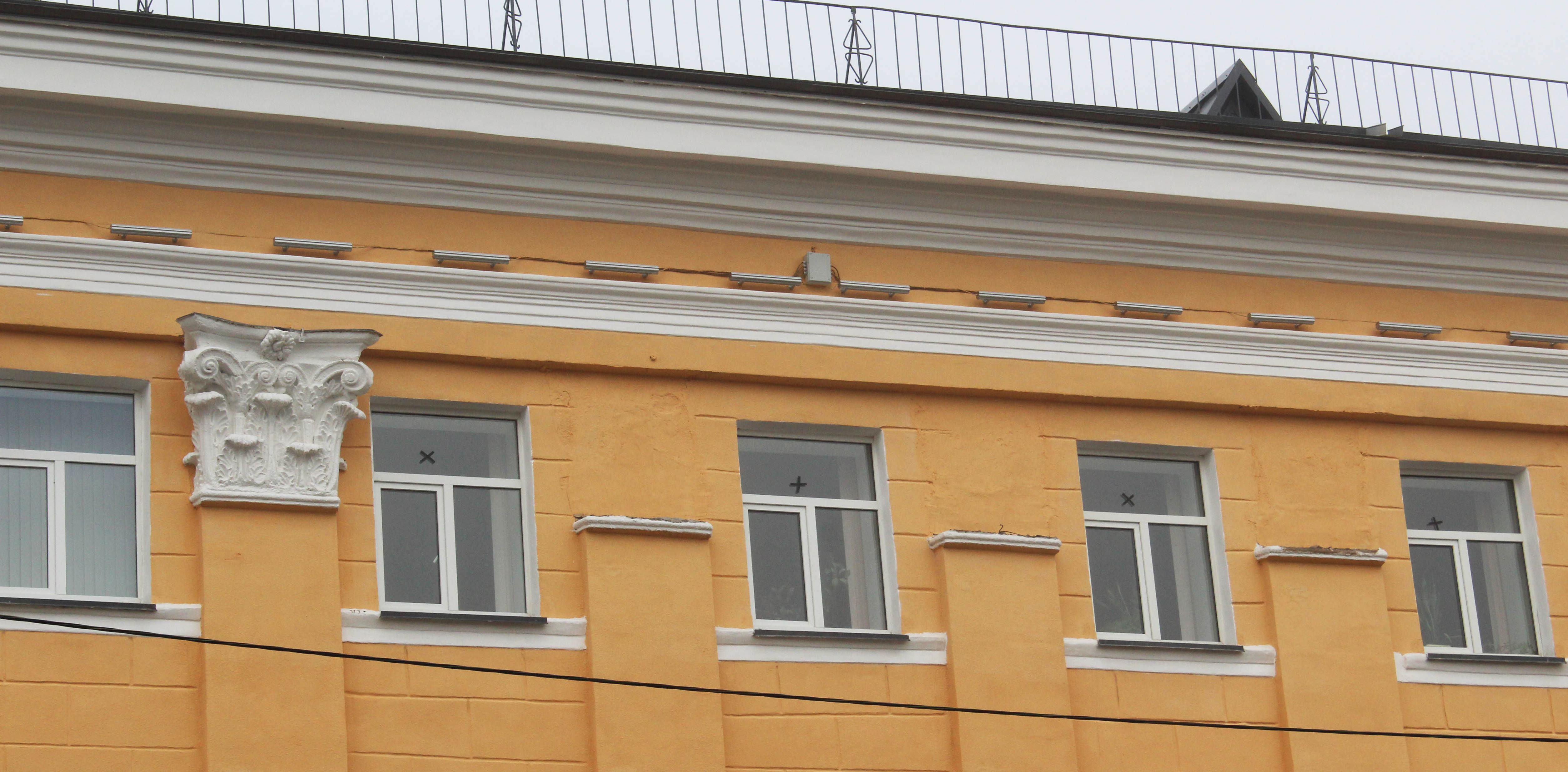 Во время ремонтных работ с дома-памятника в Петрозаводске исчезли капители