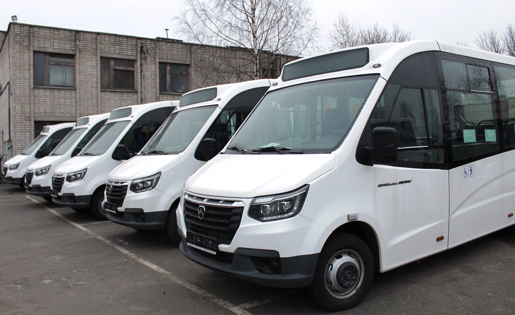 Тринадцать новых автобусов отправили в районы Карелии 