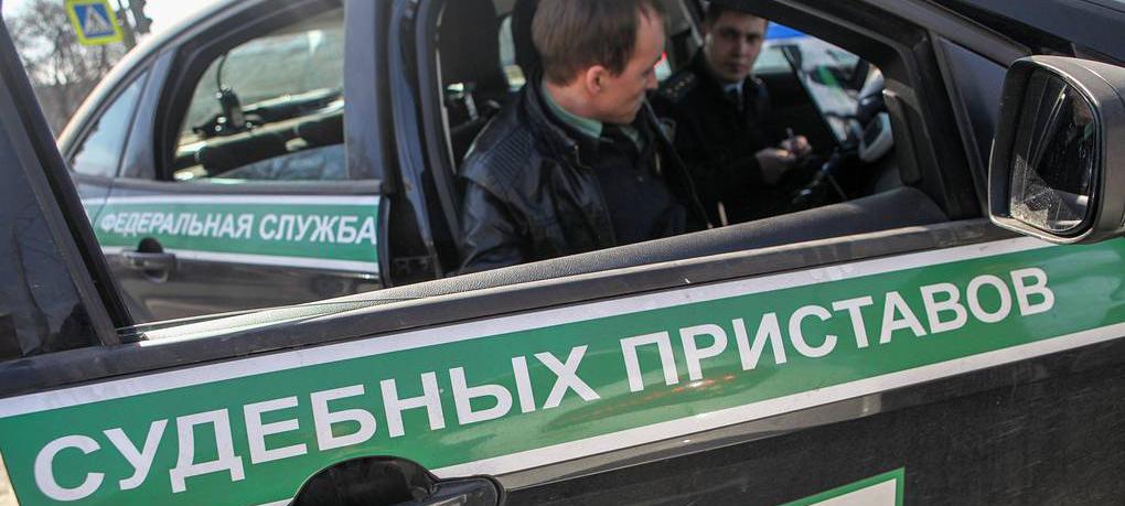 Петрозаводчанин отбил автомобиль у приставов, но все равно остался должником
