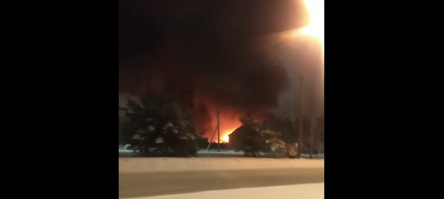 Большой пожар произошел в Петрозаводске за час до Нового года