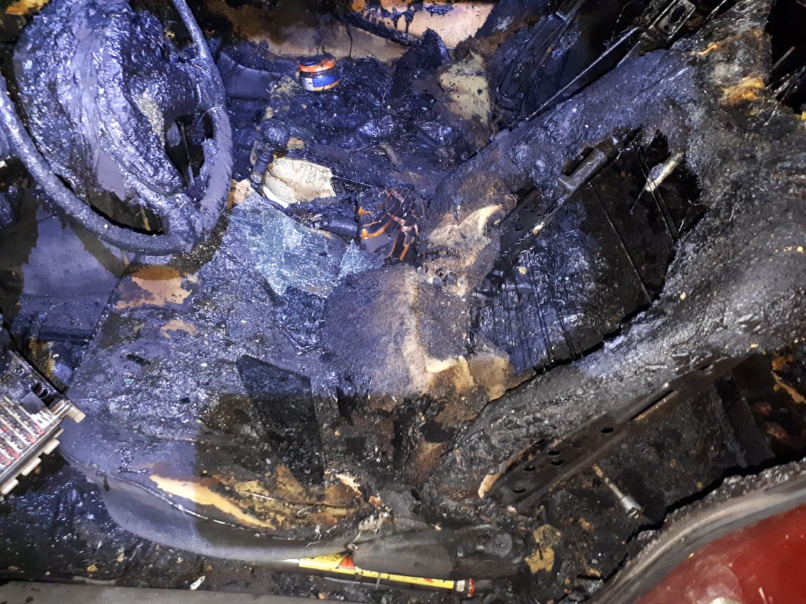 Старая иномарка сгорела на дороге в поселке Карелии (ФОТО) 