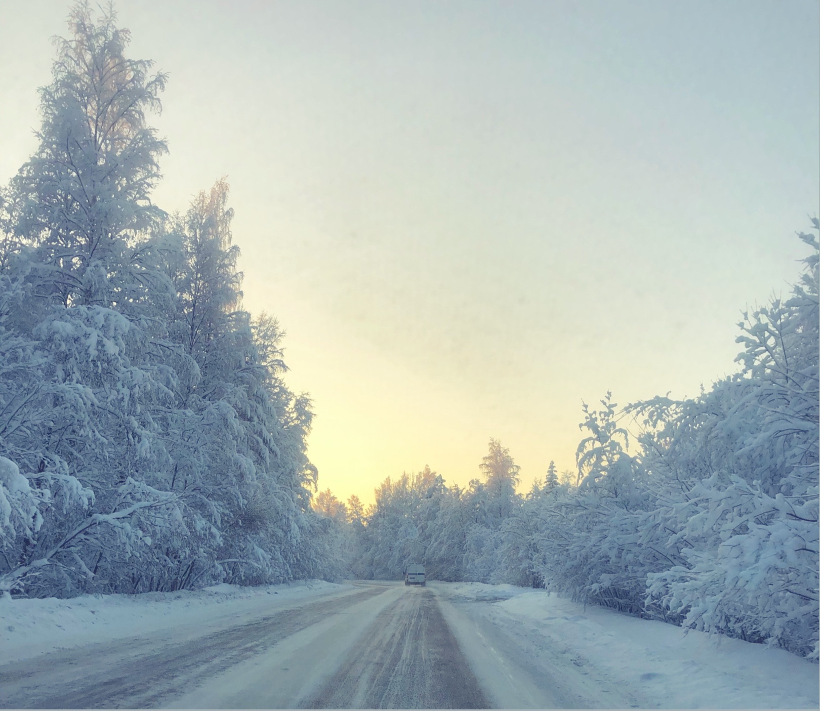ГИБДД Карелии предупредила о морозах и порекомендовала водителям иметь запас топлива в дороге