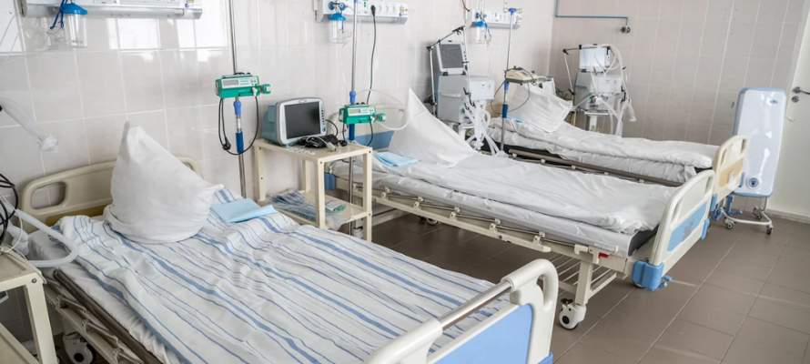 Доля свободных коек для пациентов с COVID-19 вновь сократилась в больницах Карелии
