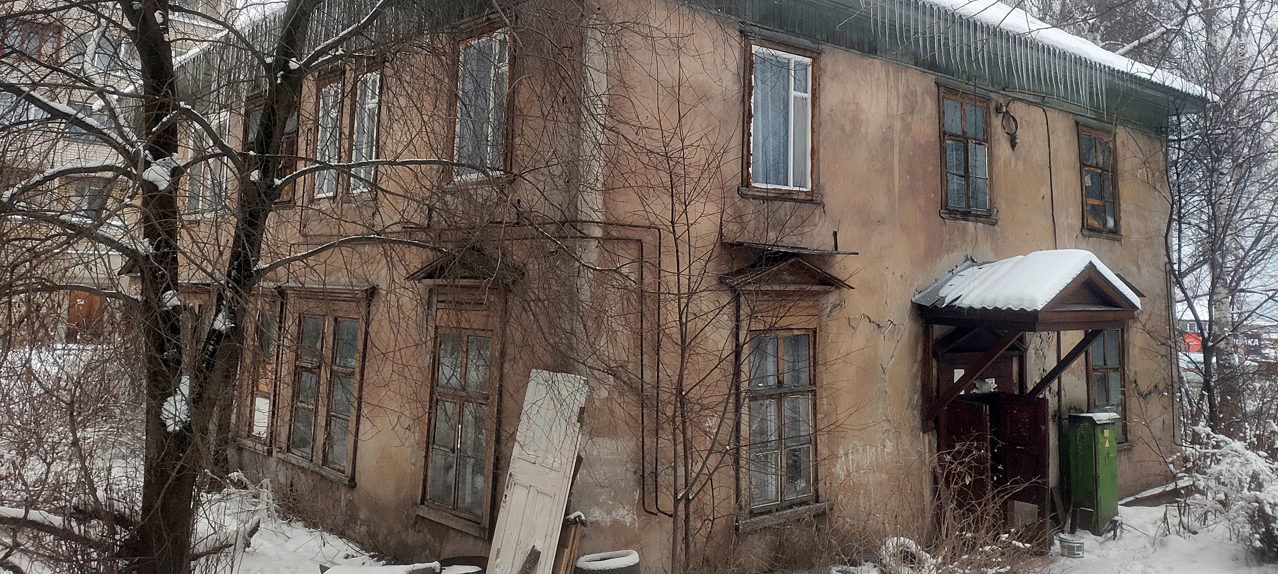 В Петрозаводске двухэтажка разваливается на глазах (ФОТОФАКТ)