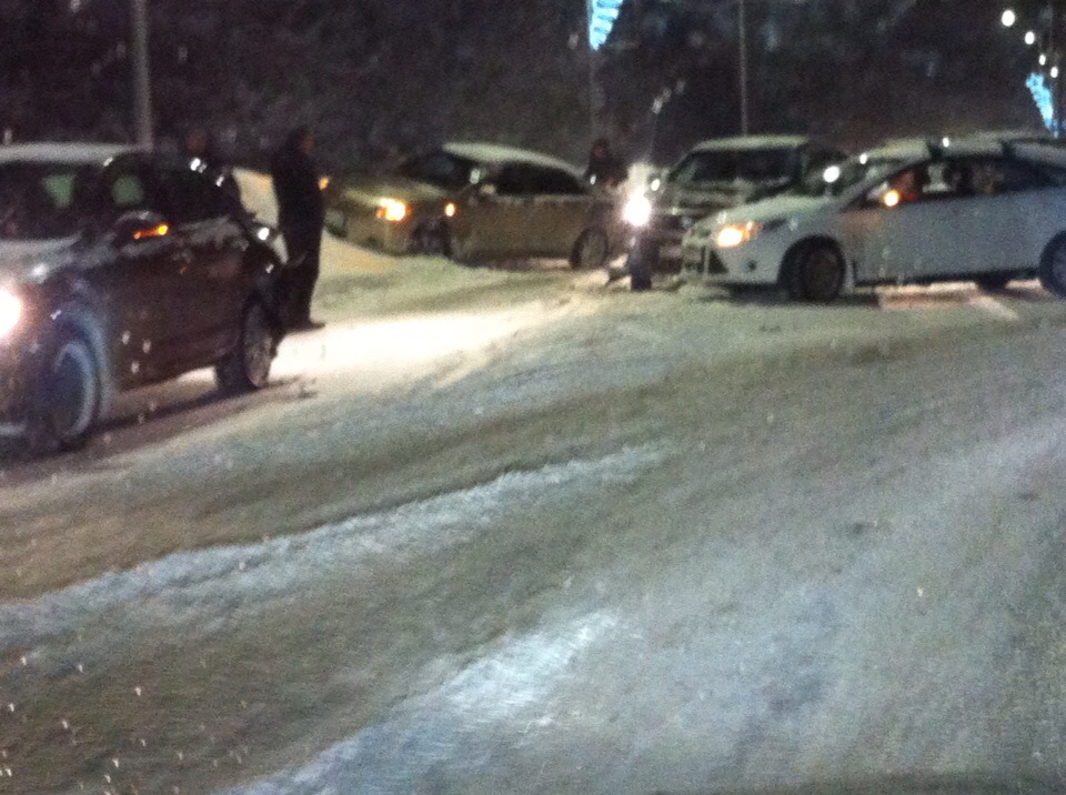 В Петрозаводске четыре автомобиля раскидало по шоссе после ДТП (ВИДЕО)