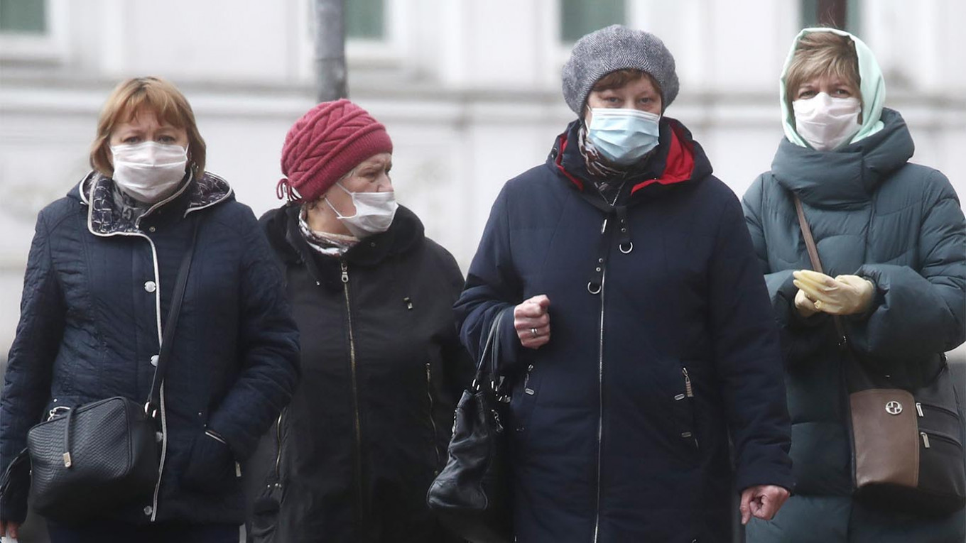 Жителям Карелии предписано во время массовых мероприятий носить маски даже на улице