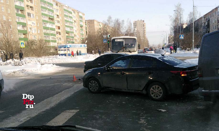 Автомобилисты устроили аварию в Петрозаводске (ВИДЕО)