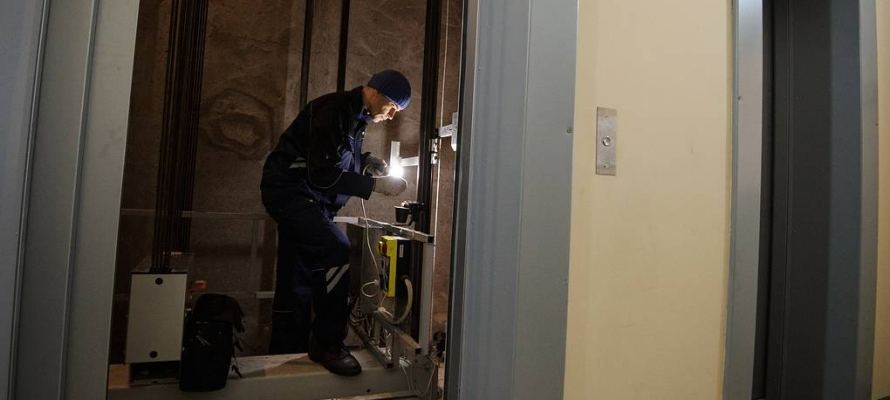 Сломанный лифт в городе Карелии починили после вмешательства прокуратуры
