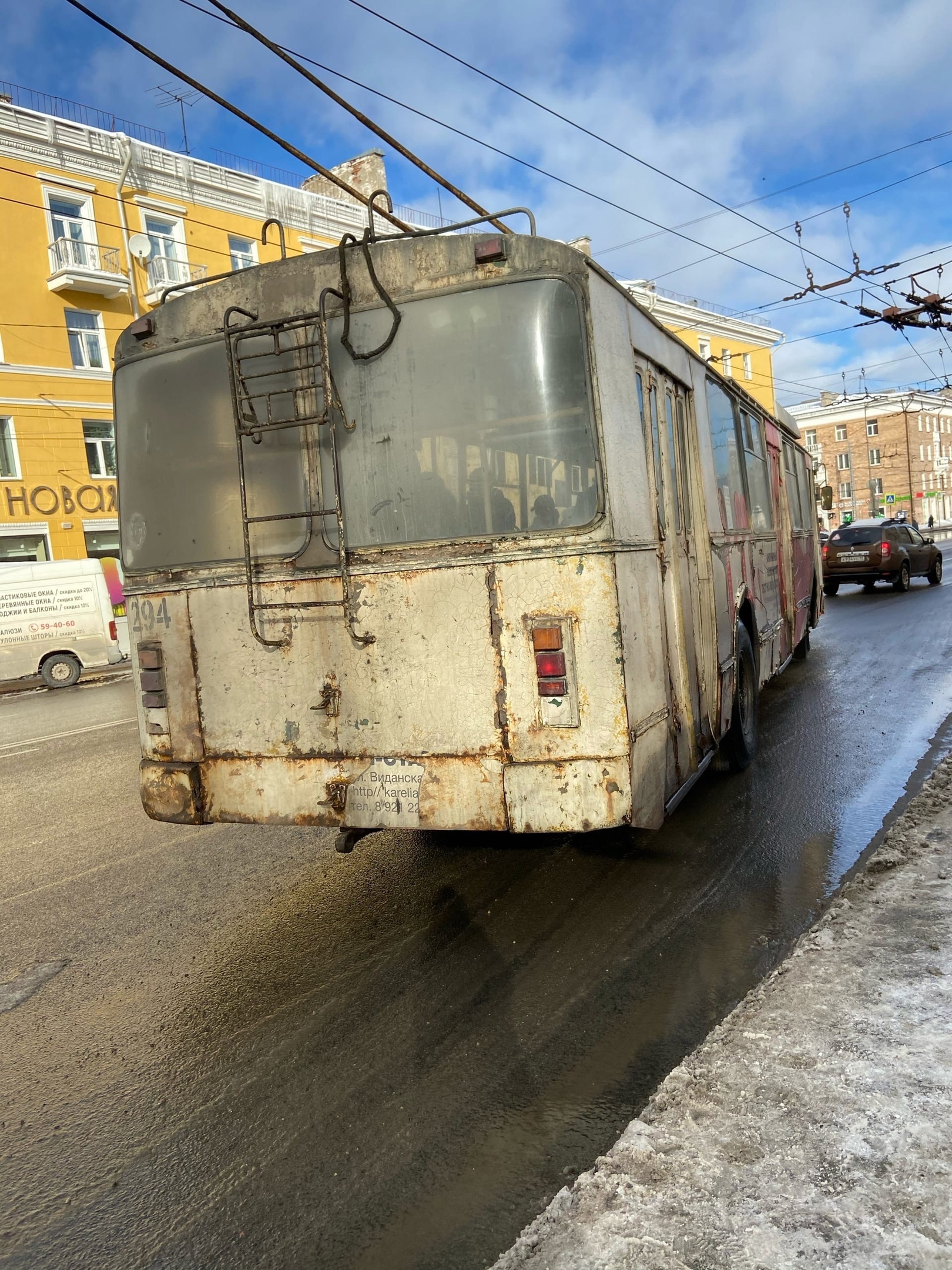 Ужас матери: ребенка в Петрозаводске зажало в дверях троллейбуса