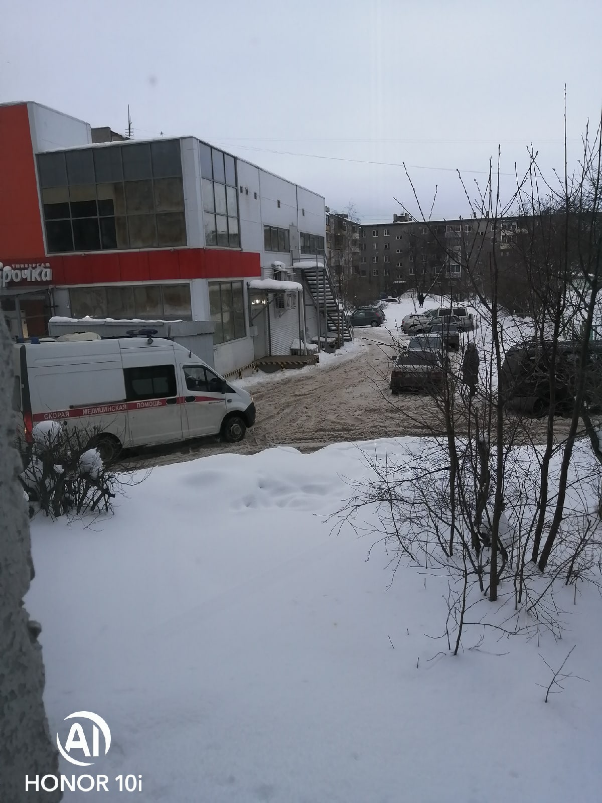 Скорая застряла в "снежной каше" в Петрозаводске
