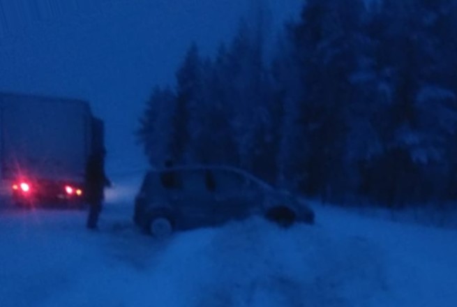 В Карелии автомобилисты рассказали, как вылетели с трассы в кювет (ФОТО)