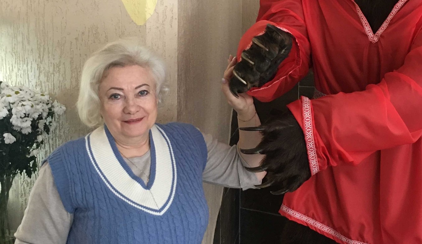 В Карелии омбудсмен Бойченко провела встречу с медведем (ФОТО)