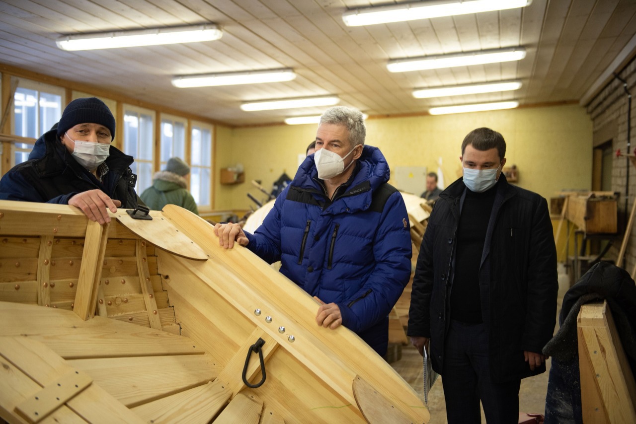 Парфенчиков пообещал господдержку компании по производству деревянных судов 
