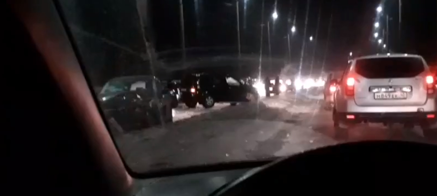 Пять автомобилей столкнулись на дороге в Петрозаводске (ВИДЕО)