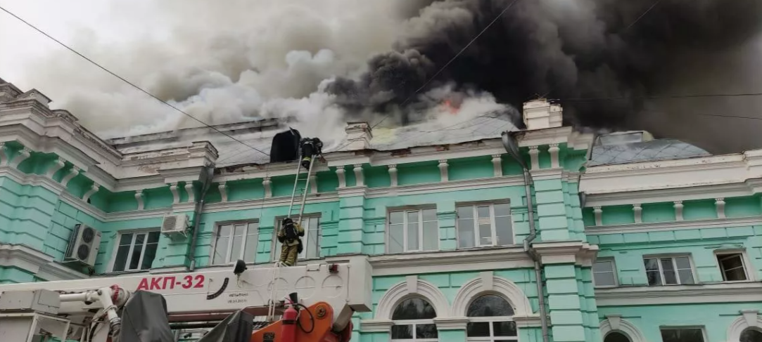 Хирурги в России прооперировали пациента в горящем здании