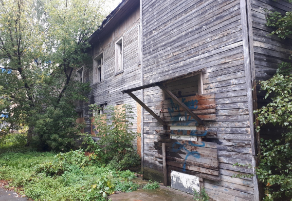 Заброшенное здание бывшего противотуберкулезного диспансера снесено в Петрозаводске (ФОТО)