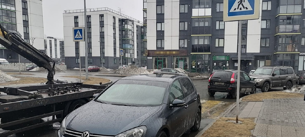 Водителя в Петрозаводске превратили в пешехода из-за неправильной парковки