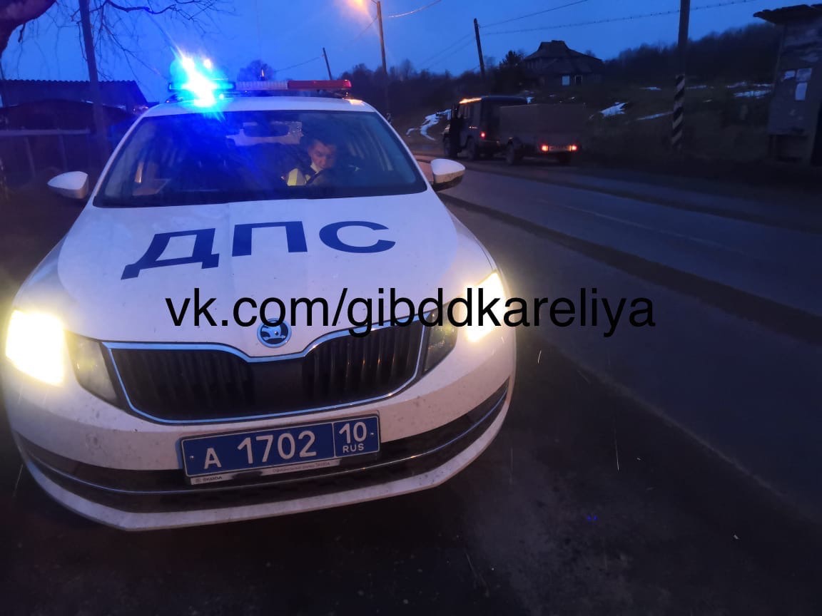 Пьяный водитель без прав попался автоинспекторам в поселке Карелии