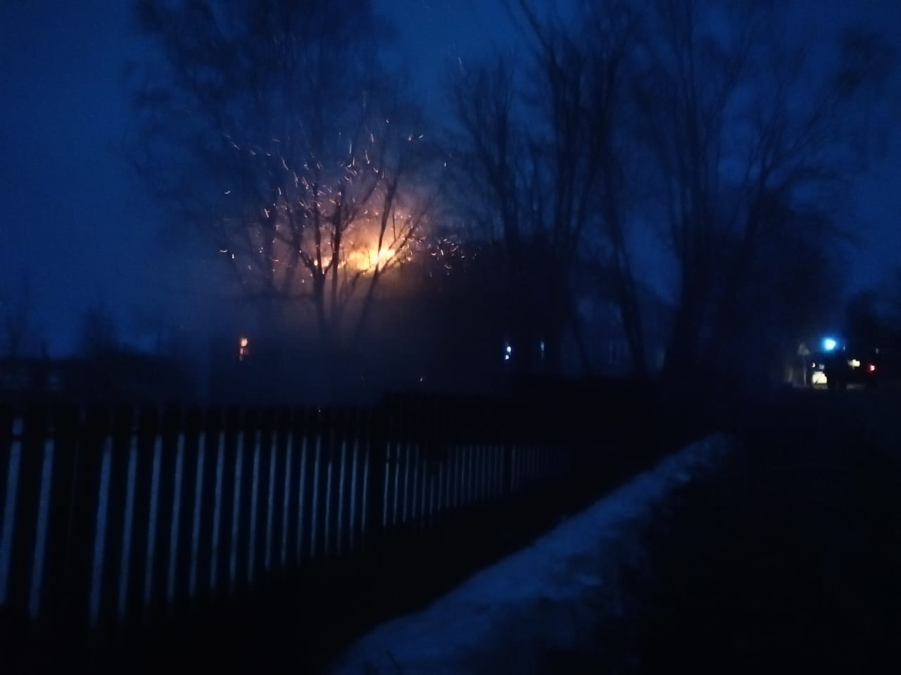 Десять пожарных тушили частный дом на севере Карелии (ФОТО)