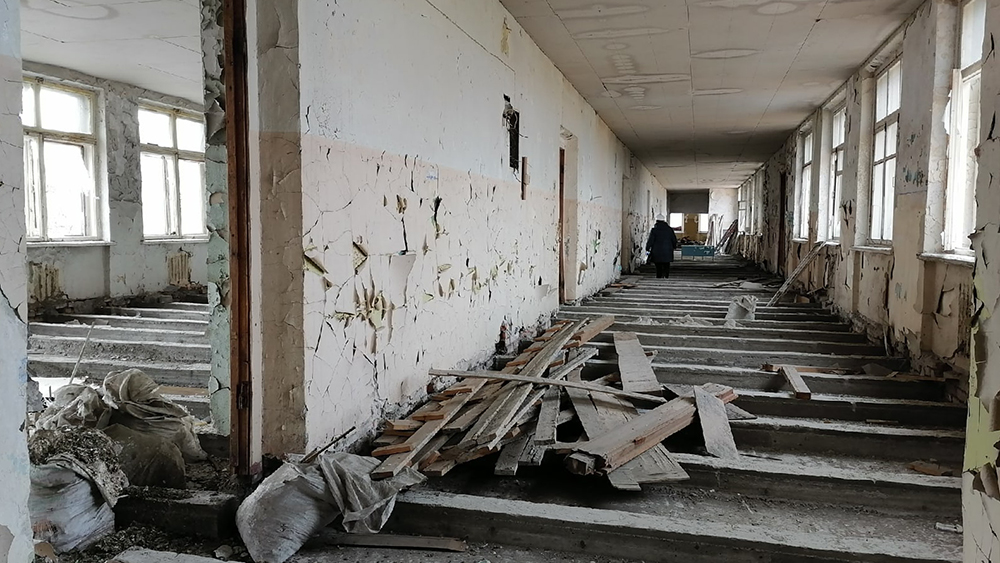 Общественники оценили техническое состояние разваливающегося здания школы в Петрозаводске 