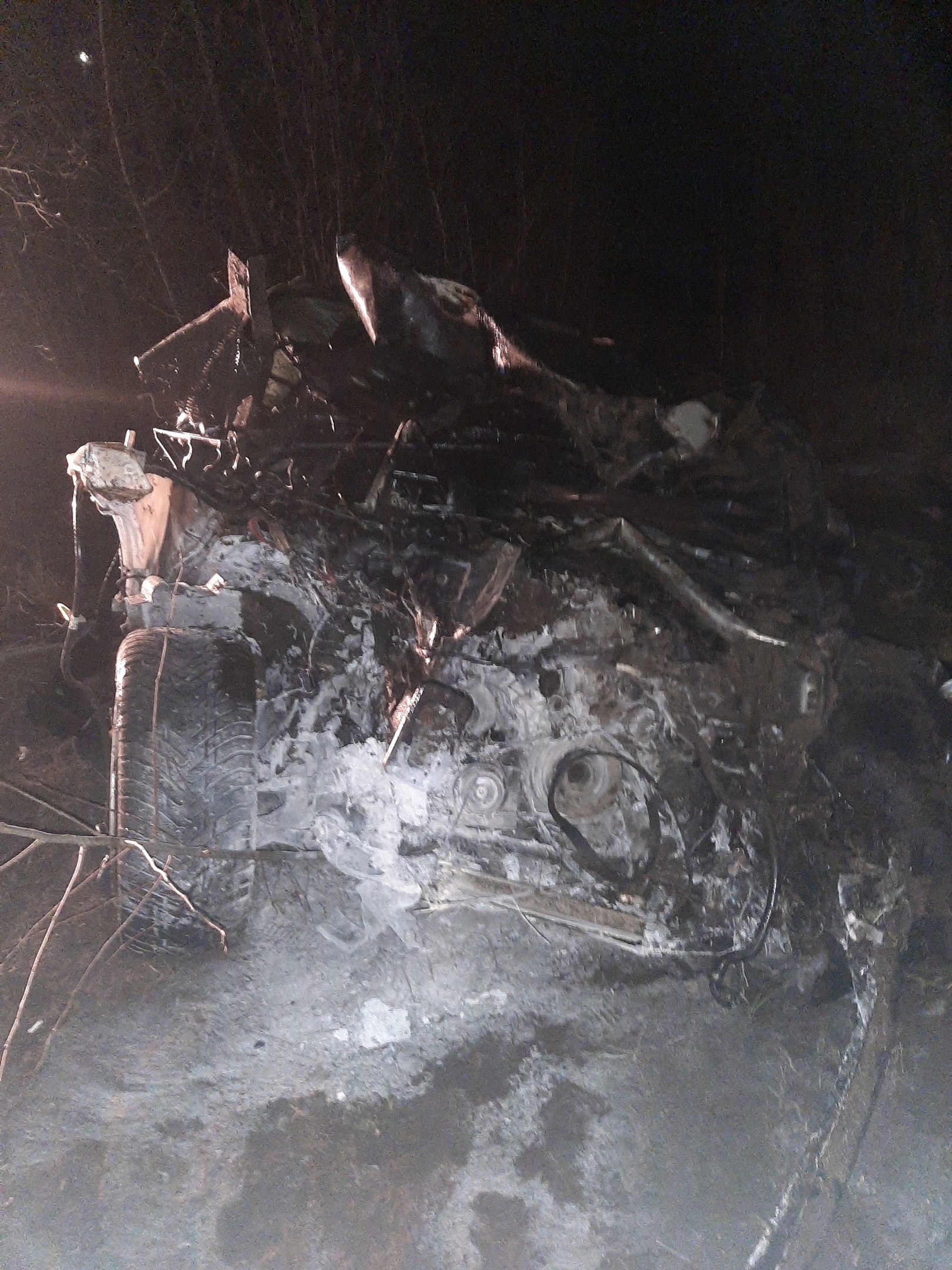 Автомобиль упал в кювет с дороги в Карелии (ФОТО)