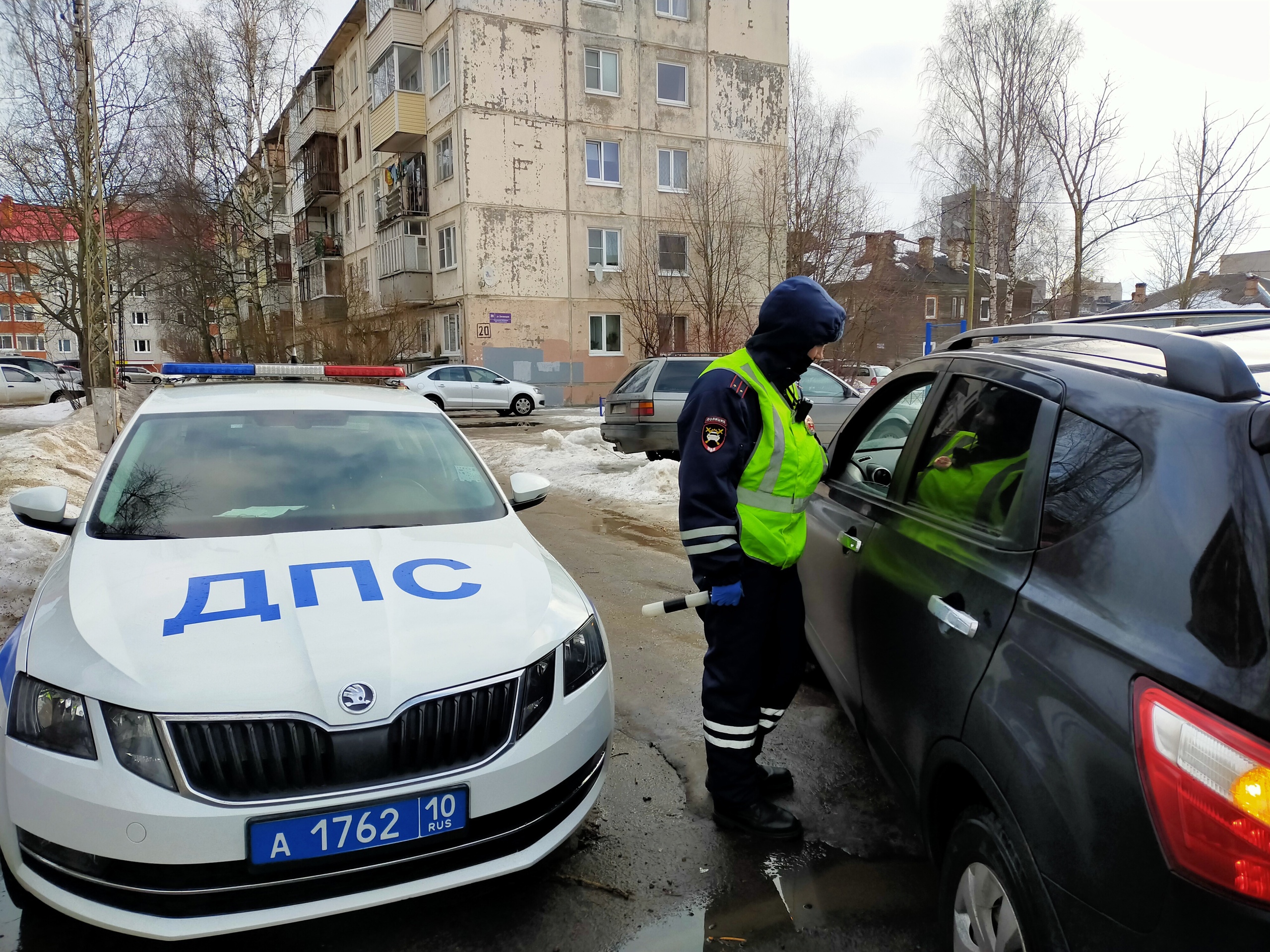 Массовые проверки водителей пройдут на дорогах Петрозаводска