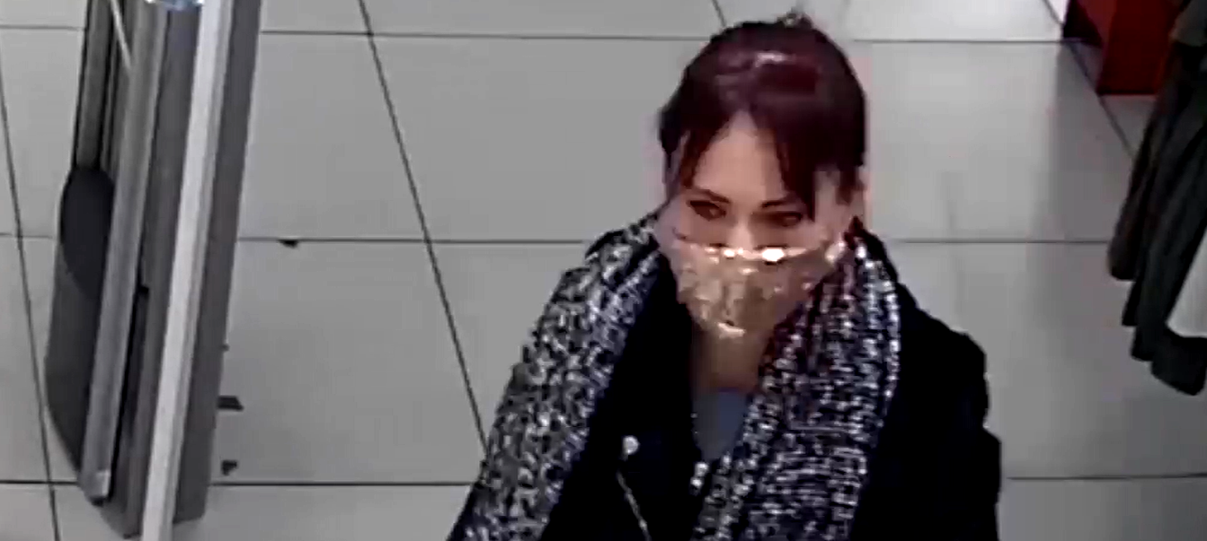 Полиция Петрозаводска ищет девушку, которую подозревают в кражах (ВИДЕО)