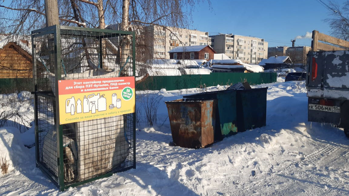 Предприниматель установил контейнеры для раздельного сбора мусора в райцентре Карелии