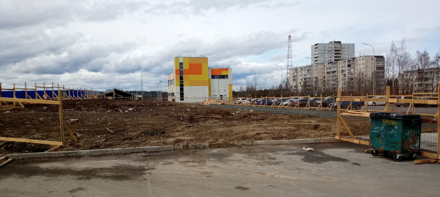 Строительная компания объяснила, что будет построено за возмутившим горожан забором в районе Петрозаводска