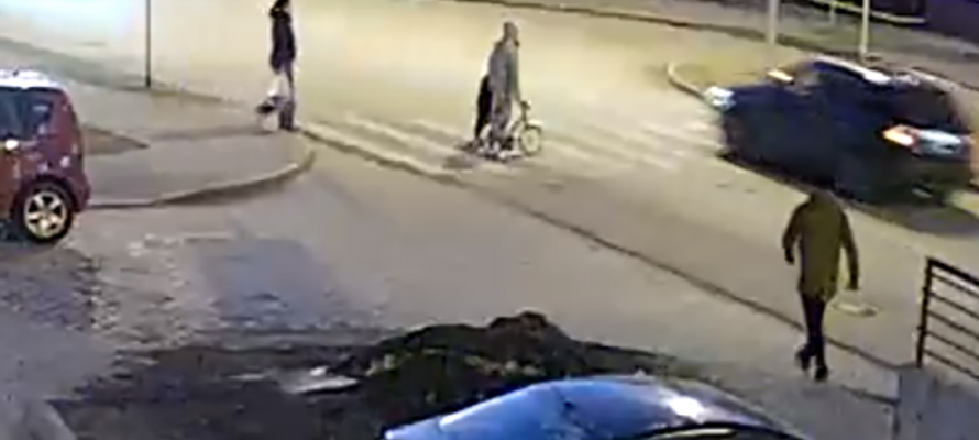 ГИБДД накажет водителя, который пролетел по пешеходному переходу в Петрозаводске, едва не сбив ребенка