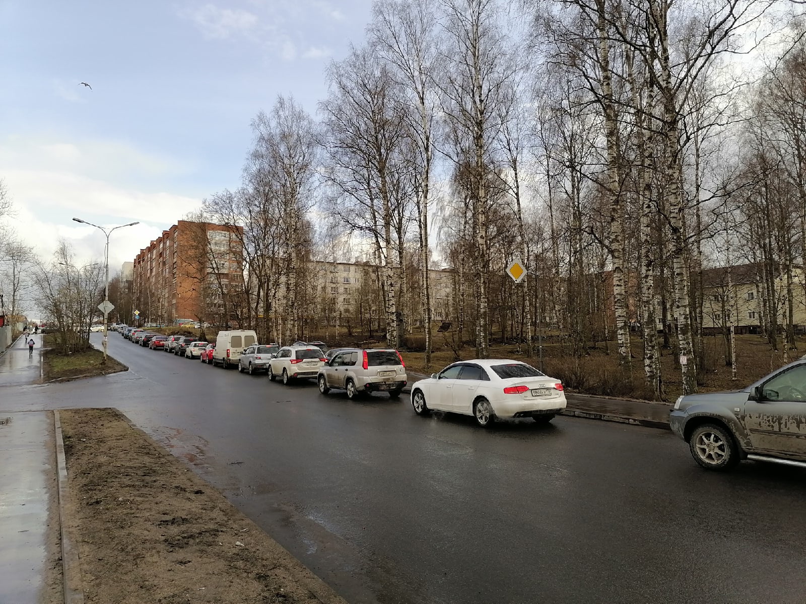 Три столкнувшиеся машины устроили «пробку» на дороге в Петрозаводске (ФОТО)