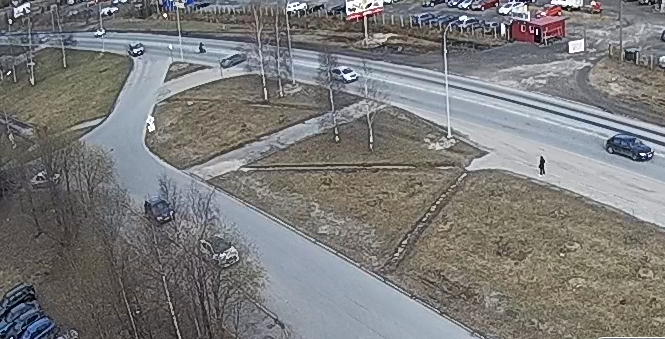 Мотоциклист протаранил автомобиль и перелетел через капот в Петрозаводске (ВИДЕО)