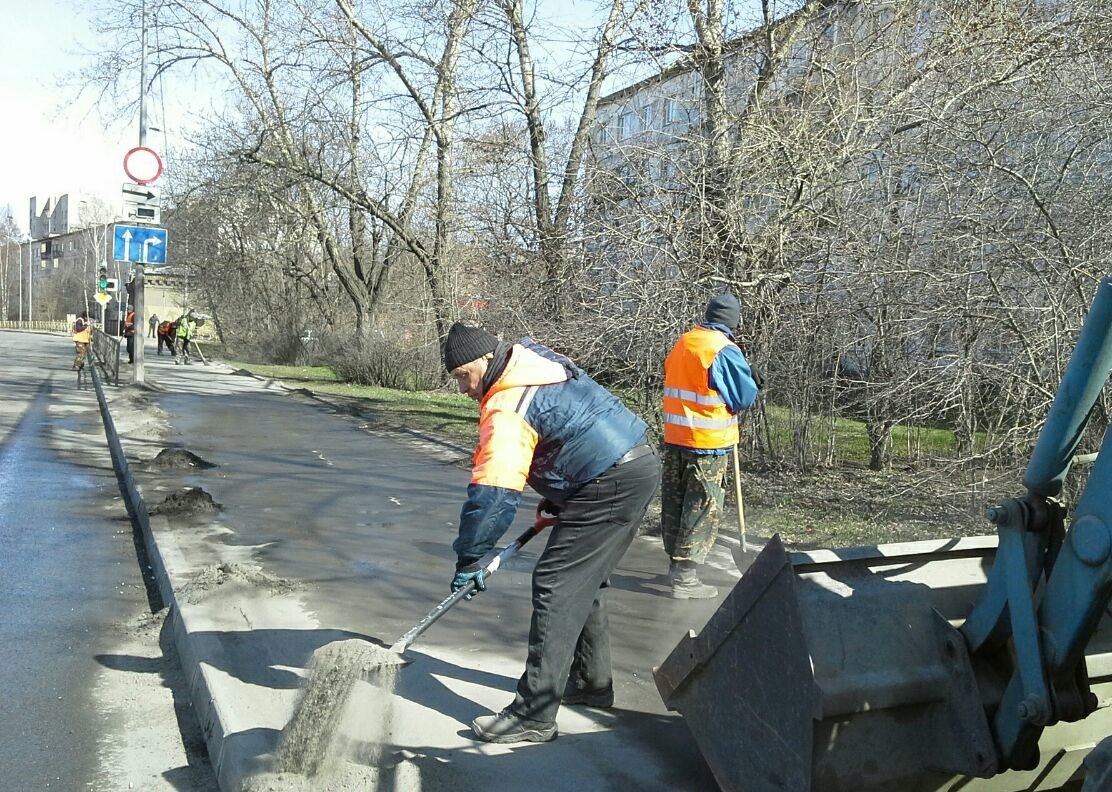 Мэрия опубликовала серию фотографий, подтверждающих, что улицы Петрозаводска моют и чистят
