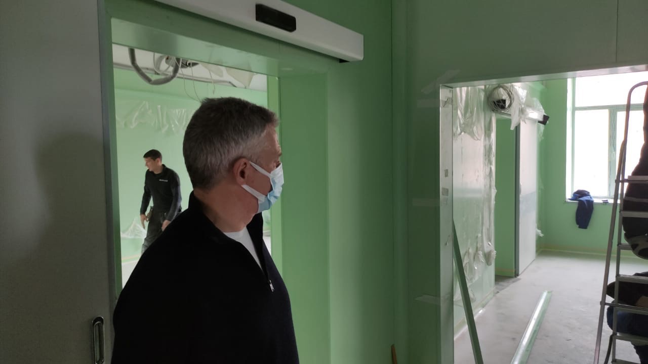 «Ребята спецы в своём деле»: Парфенчиков впечатлился ремонтом больницы в Карелии