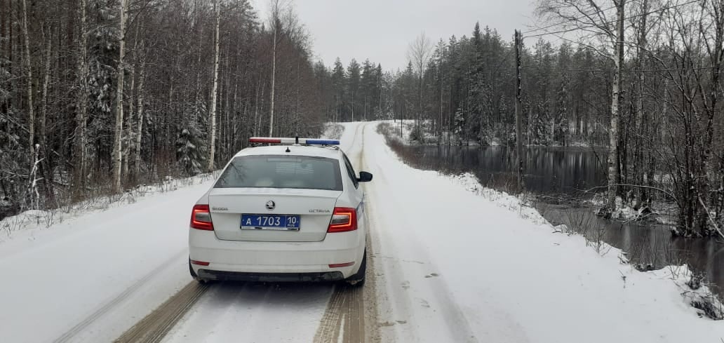 ГИБДД Карелии предостерегает водителей публикациями фото заснеженных дорог 