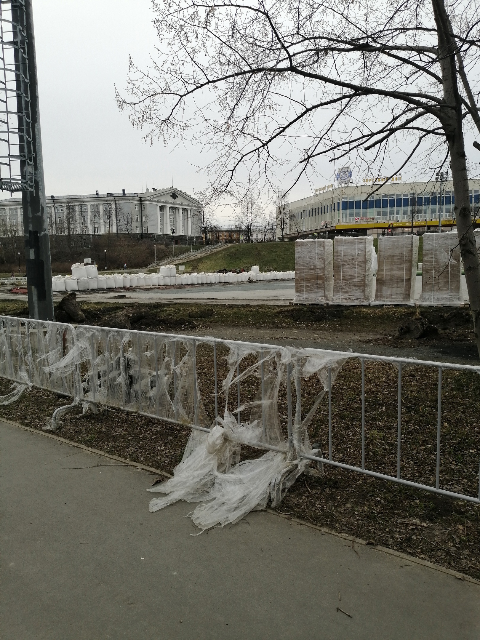 При реконструкции стадиона «Юность» в Петрозаводске загрязняется Лососинка и территория вокруг (ФОТОФАКТ)