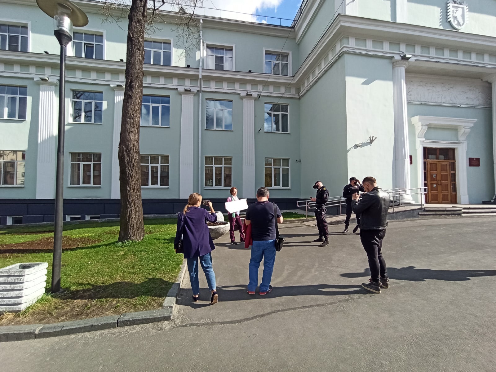 Одиночные пикеты пациентов с диабетом прошли в Петрозаводске (ФОТО)