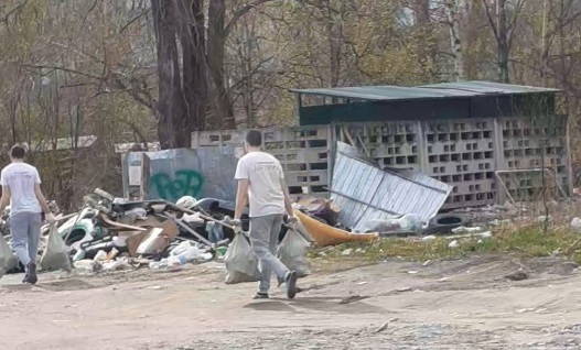 Строители, выбросившие мусор в неположенном месте, попались в фотоловушку в Петрозаводске