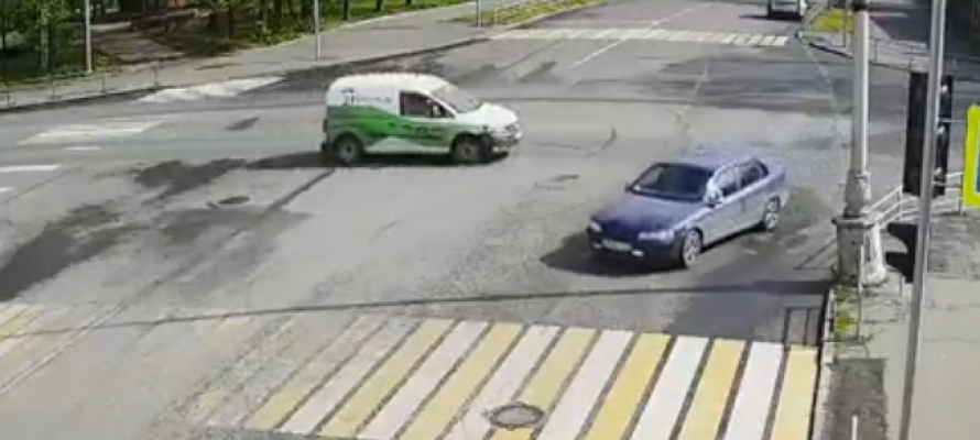 Водителя в Петрозаводске оштрафовали за проезд на красный на основании видеозаписи (ВИДЕО)
