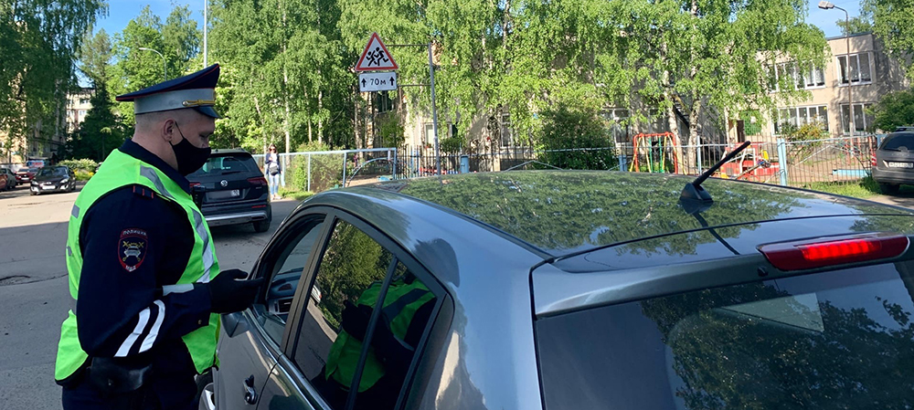 В Петрозаводске водитель подверг опасности жизнь маленького пассажира