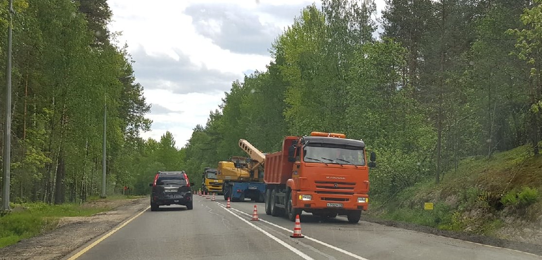 В Карелии дорожники переделывают работу на трассе, которая разрушилась сразу после ремонта (ФОТО)