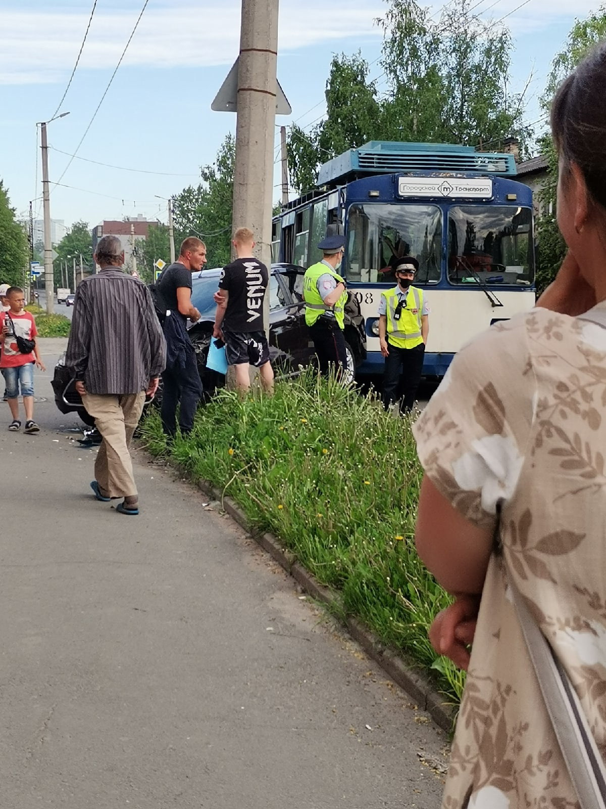 Столкновение троллейбуса и легкового автомобиля произошло в Петрозаводске (ФОТО)