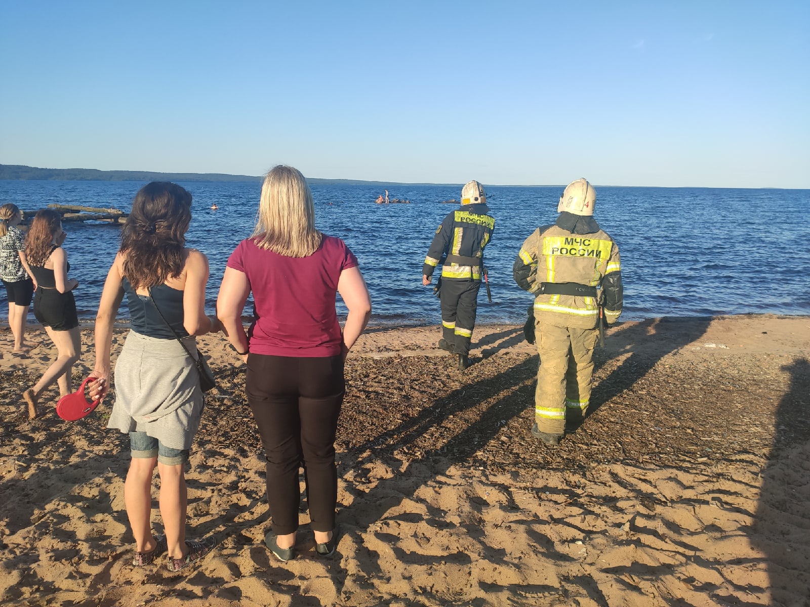 Спасатели в Петрозаводске ищут подростков на озере, которые не вышли на берег после купания (ФОТО и ВИДЕО)