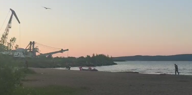В Петрозаводске спасатели нашли тела утонувших в Онежском озере подростков (ВИДЕО) 