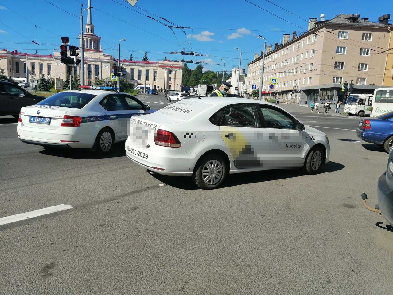 Таксиста в Петрозаводске оштрафовали за опасную перевозку ребенка