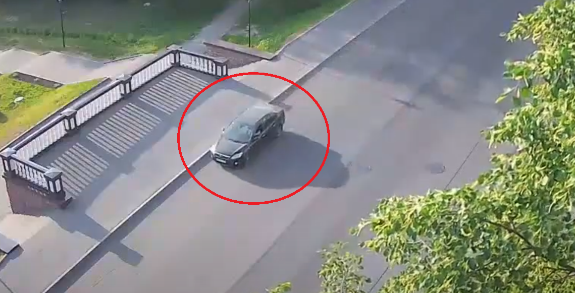 В Петрозаводске автомобиль укатился от своего хозяина (ВИДЕО)