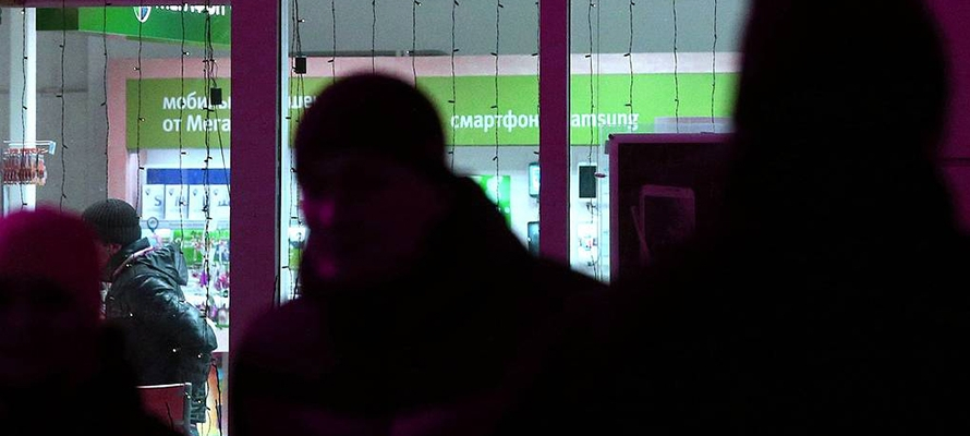 Грабитель, угрожая отверткой и перцовым баллончиком, днем обокрал павильон в центре Петрозаводска